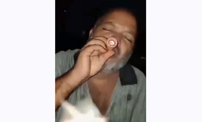 আওয়ামী লীগ নেতার গাঁজা সেবনের ভিডিও ভাইরাল
